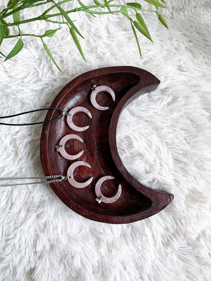 Umgekehrter Rosenquarz Mond Anhänger - SoulGlow - Anhänger mit Öse, balance, Liebe