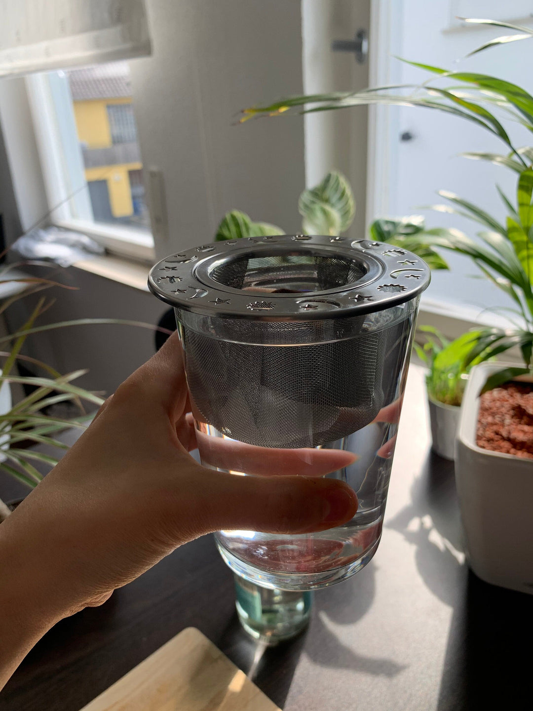 Universe Sieb & Glas 510 ml | Set | Wassersteine nutzen leicht gemacht - SoulGlow - Aufbewahrung, Aura, Glas