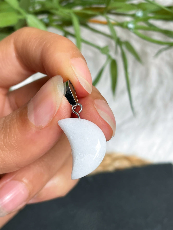 Weiße Jade Mond Anhänger - SoulGlow - Anhänger mit Öse, balance, Fülle