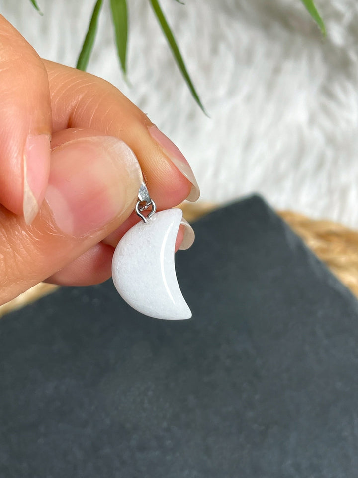 Weiße Jade Mond Anhänger - SoulGlow - Anhänger mit Öse, balance, Fülle