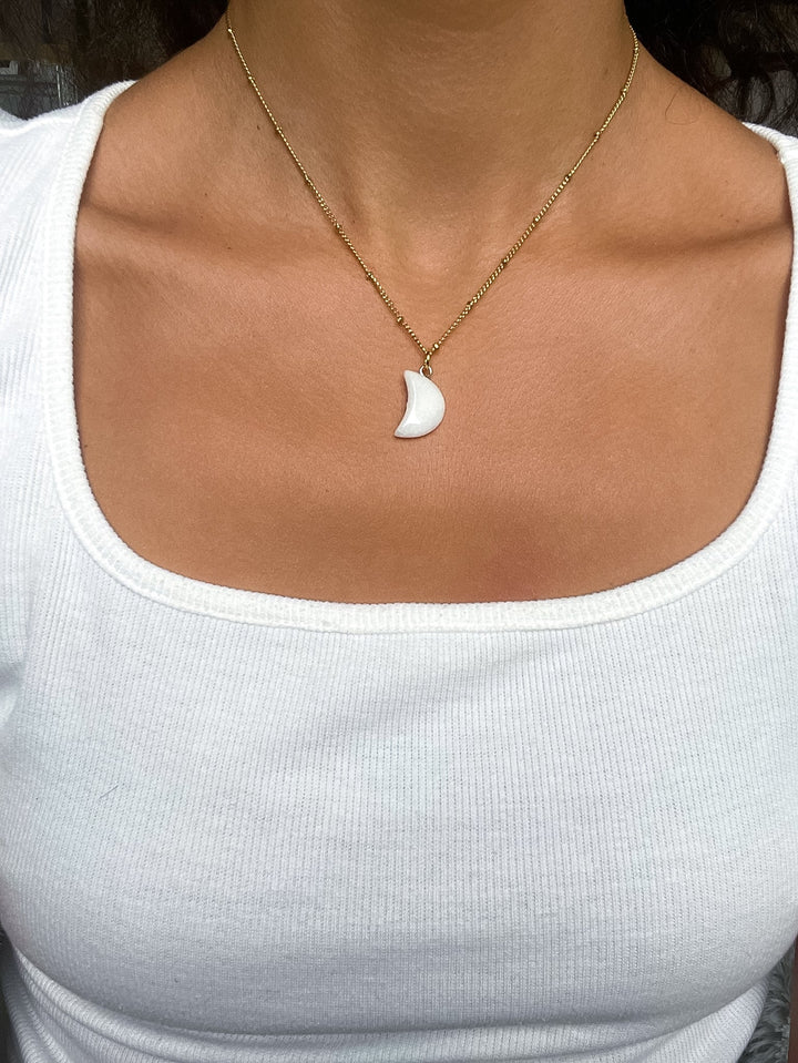 Weiße Jade Mond Anhänger - SoulGlow - Anhänger mit Öse, balance, Fülle
