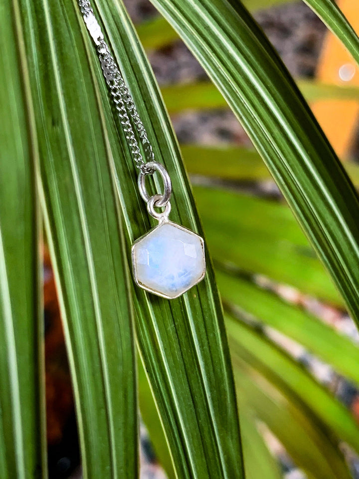 Weißer Labradorit Hexagon Anhänger Silber - SoulGlow - Anhänger mit Öse, balance, Hexagon