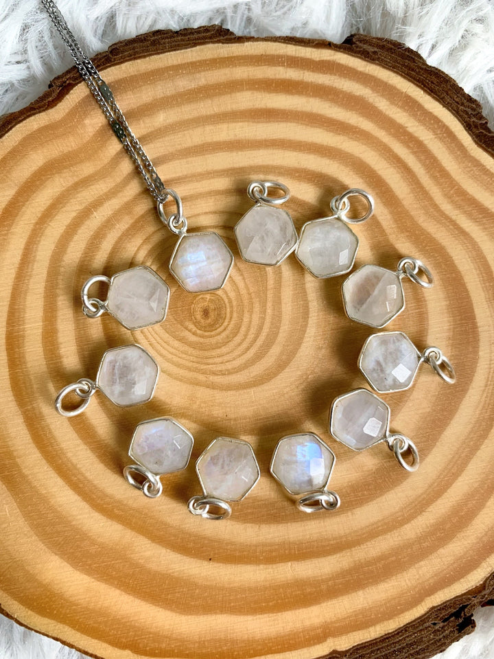 Weißer Labradorit Hexagon Anhänger Silber - SoulGlow - Anhänger mit Öse, balance, Hexagon